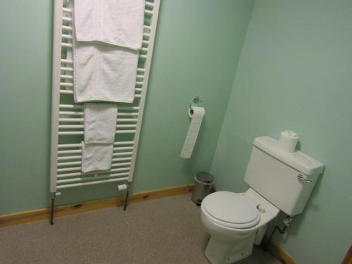 Bathroom, The Red Lion Tavern in Fochabers Bathroom, The Red Lion Tavern in Fochabers