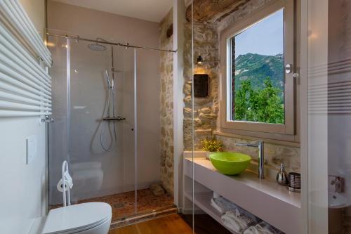 Bathroom, Palazzo Serre in San Leo Bathroom, Palazzo Serre in San Leo