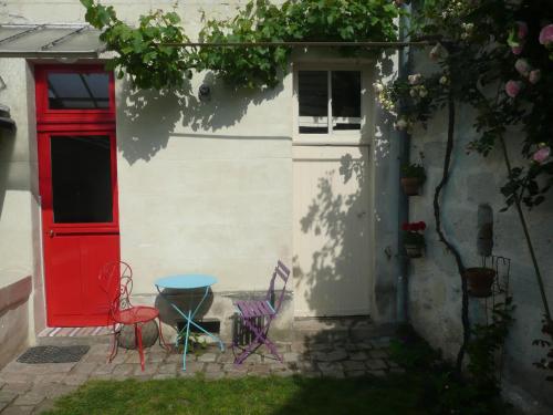 Garden, Cosy Flat vue chateau Loire a velo in Saumur Garden, Cosy Flat vue chateau Loire a velo in Saumur
