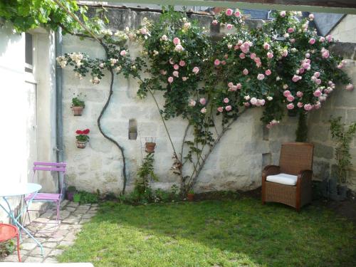 Garden, Cosy Flat vue chateau Loire a velo in Saumur Garden, Cosy Flat vue chateau Loire a velo in Saumur