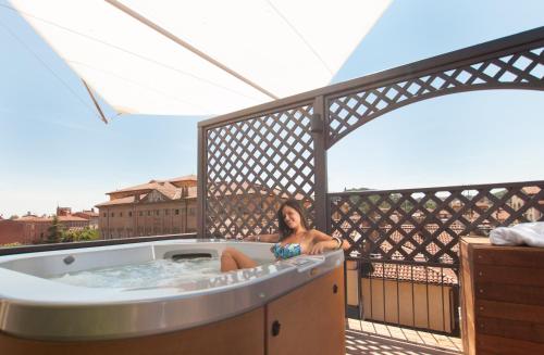 Facilities, Hotel Touring in Santo Stefano Facilities, Hotel Touring in Santo Stefano