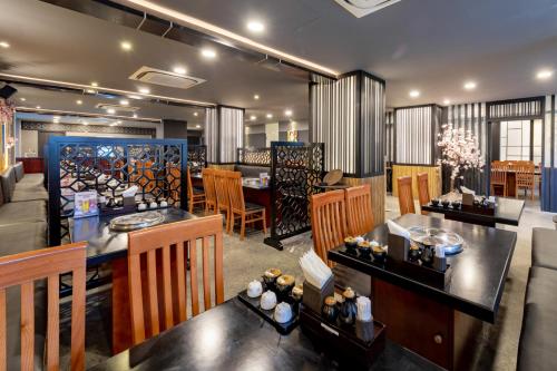 Restaurant, Grandvrio City Danang by Route Inn Group near Dong Da Market Restaurant, Grandvrio City Danang by Route Inn Group near Dong Da Market
