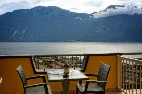 Varanda/terraço, Hotel Cristina in Limone sul Garda Varanda/terraço, Hotel Cristina in Limone sul Garda