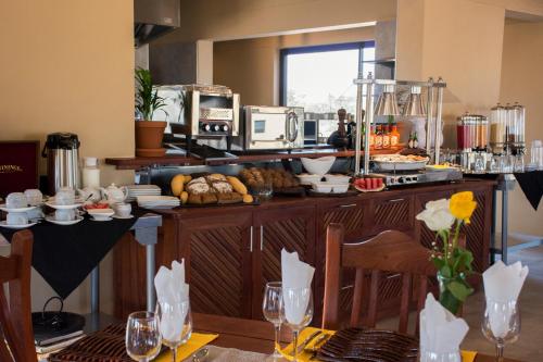 אוכל ומשקאות, Callies Game Lodge Safaris in טסומב אוכל ומשקאות, Callies Game Lodge Safaris in טסומב