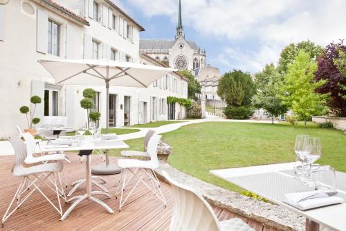 Jardín, Hotel Le Saint Gelais in Angouleme Jardín, Hotel Le Saint Gelais in Angouleme