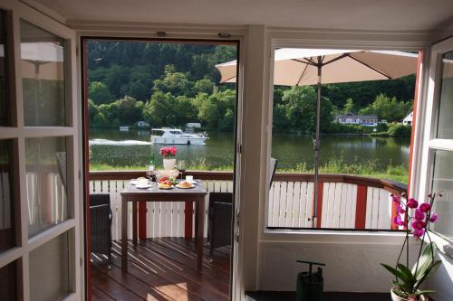 View, Altes Fahrhaus an der Mosel anno1633 in Traben -Trarbach View, Altes Fahrhaus an der Mosel anno1633 in Traben -Trarbach