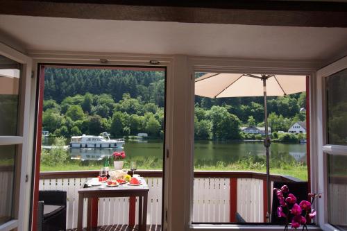 View, Altes Fahrhaus an der Mosel anno1633 in Traben -Trarbach View, Altes Fahrhaus an der Mosel anno1633 in Traben -Trarbach