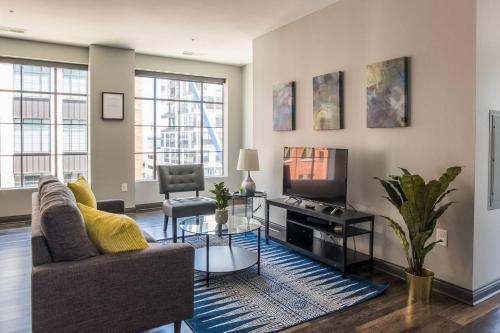 Hôtel RiverSouth Loft Near Bicentennial Park w/ Balcony