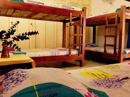 This photo about Hostal Casa del Gato Cali shared on HyHotel.com