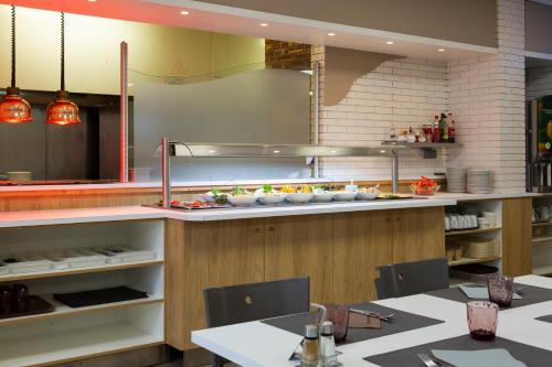 Restaurant, Comfort Hotel Aeroport Lyon St Exupery near Lyon-Saint-Exupéry Airport Restaurant, Comfort Hotel Aeroport Lyon St Exupery near Lyon-Saint-Exupéry Airport