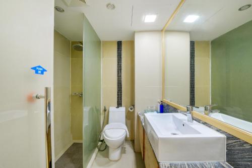 This photo about OYO 143 Dday Resotel Pattaya Hotel shared on HyHotel.com