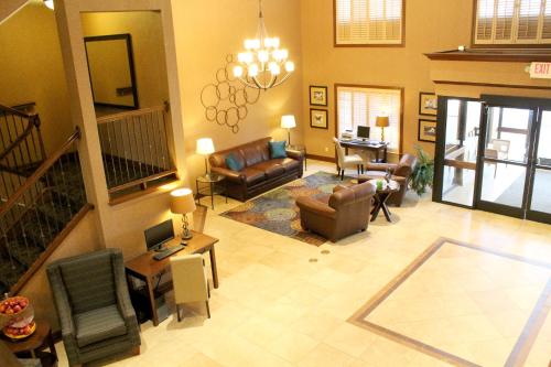 Фойє, Auburn Place Hotel & Suites Paducah in Падака (Кентуккі) Фойє, Auburn Place Hotel & Suites Paducah in Падака (Кентуккі)