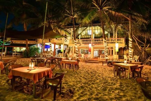 パブ/ラウンジ, インターナショナル ビーチ ホテル&レストラン (International Beach Hotel & Restaurant) in ヒッカドゥワ パブ/ラウンジ, インターナショナル ビーチ ホテル&レストラン (International Beach Hotel & Restaurant) in ヒッカドゥワ