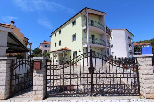 Hotel Apartments Villa Mara