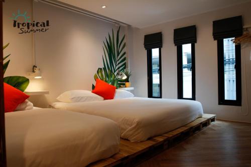 Tropical Summer Cafe & Hostel in Sathorn Tropical Summer Cafe & Hostel in Sathorn