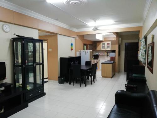 Cozy Amazing Meluan Homestay Nearest LRT Cheras near LRT Train Station - Miharja Cozy Amazing Meluan Homestay Nearest LRT Cheras near LRT Train Station - Miharja