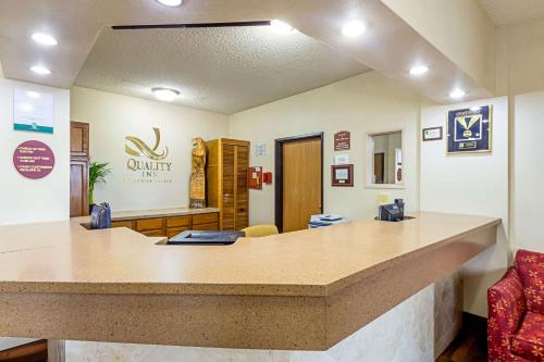 Vestíbulo, Quality Inn in Sheboygan Vestíbulo, Quality Inn in Sheboygan