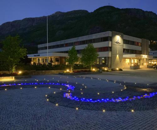 Зовнішній вигляд готелю, Bremanger Fjord Hotell in Свелген Зовнішній вигляд готелю, Bremanger Fjord Hotell in Свелген