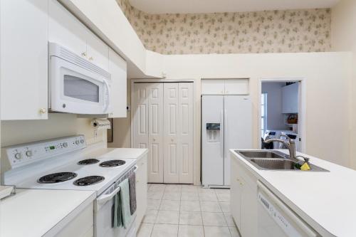 Serene & Attractive Heated Pool Spa Home in Estero (FL) Serene & Attractive Heated Pool Spa Home in Estero (FL)