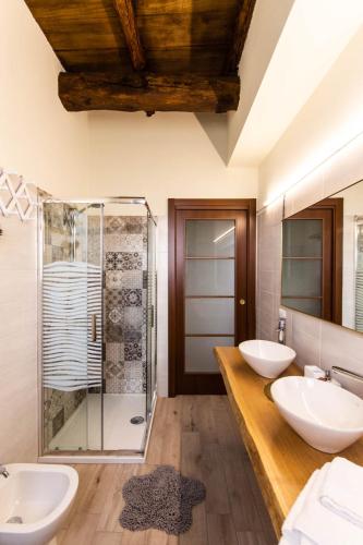 Bathroom, Cascina al Ponte in Castano Primo Bathroom, Cascina al Ponte in Castano Primo