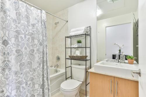 This photo about City View High-Rise Condo shared on HyHotel.com