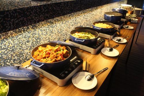 Aliments i begudes, ARTOTEL Gajahmada Semarang in Semarang Aliments i begudes, ARTOTEL Gajahmada Semarang in Semarang