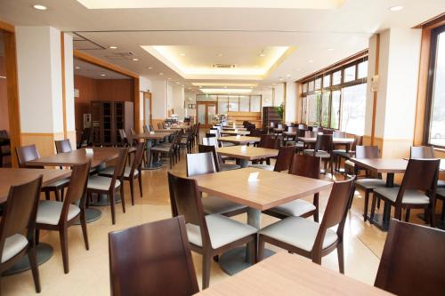 ห้องอาหาร, โฮเต็ล รูทจ์ อินน์ คาวากูชิโกะ (Hotel Route Inn Kawaguchiko) in ฟูจิ คาวากุจิโกะ ห้องอาหาร, โฮเต็ล รูทจ์ อินน์ คาวากูชิโกะ (Hotel Route Inn Kawaguchiko) in ฟูจิ คาวากุจิโกะ