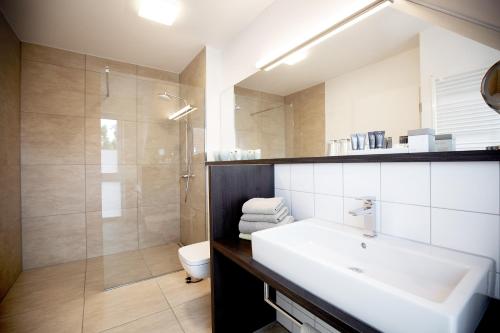 Bathroom, Boardinghouse by M&K in Bad Oeynhausen Bathroom, Boardinghouse by M&K in Bad Oeynhausen