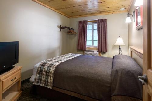 Rock Crest Lodge & Cabins in Custer (SD) Rock Crest Lodge & Cabins in Custer (SD)