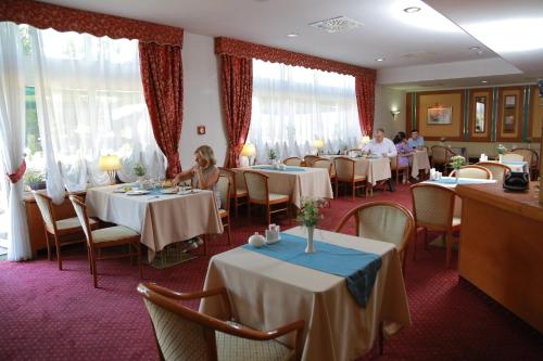 Restaurant, Shodlik Palace in Tashkent Restaurant, Shodlik Palace in Tashkent