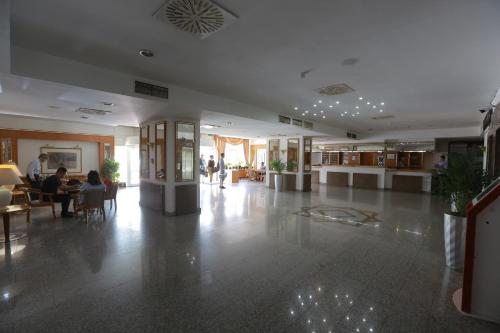 Lobby, Shodlik Palace in Tashkent Lobby, Shodlik Palace in Tashkent