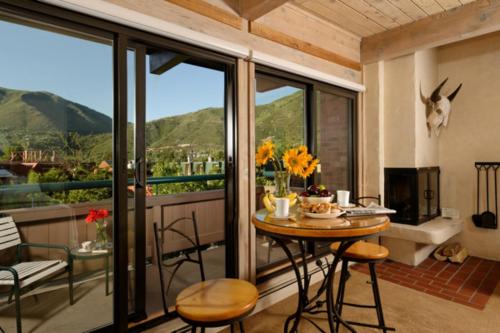 Balcony/terrace, Aspen Square Condominium Hotel in Aspen (CO) Balcony/terrace, Aspen Square Condominium Hotel in Aspen (CO)
