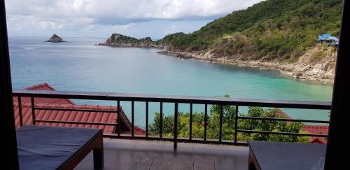 Balcony/terrace, Aow Leuk Grand Hill in Ao Leuk Bay Balcony/terrace, Aow Leuk Grand Hill in Ao Leuk Bay