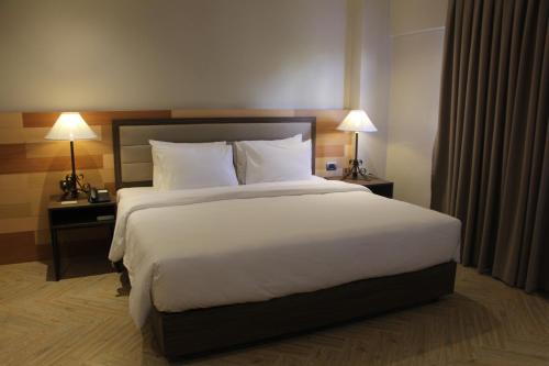Acacia Hotel Bacolod in Bacolod (Negros Occidental) Acacia Hotel Bacolod in Bacolod (Negros Occidental)