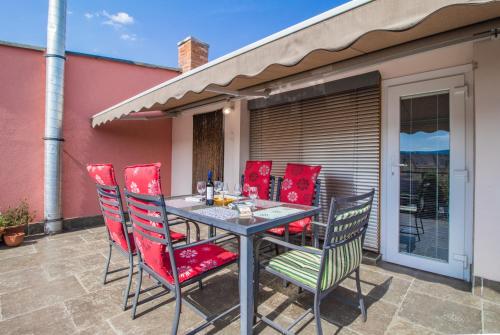 Balcony/terrace, Margaret Apartment for 5 people with Panorama Terrace in 02. Rózsadomb Balcony/terrace, Margaret Apartment for 5 people with Panorama Terrace in 02. Rózsadomb