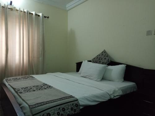 This photo about 100% Hotel & Suites shared on HyHotel.com