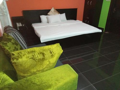 This photo about 100% Hotel & Suites shared on HyHotel.com