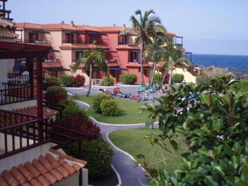 This photo about Apartamentos Lago Azul shared on HyHotel.com