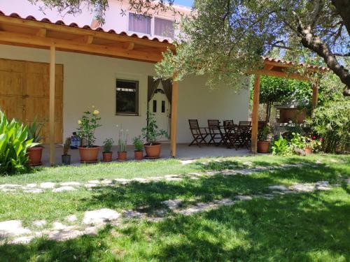 Entrance, Green Farm-small paradise! in Nikos Kazantzakis Entrance, Green Farm-small paradise! in Nikos Kazantzakis