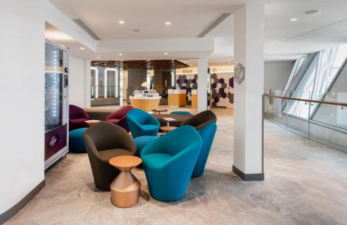 Bar/lounge, YOTELAIR Singapore Changi Airport at Jewel near Expo MRT Station Bar/lounge, YOTELAIR Singapore Changi Airport at Jewel near Expo MRT Station