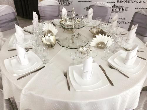 Restauracja, BANQUETING & GUEST HOUSE ПОМЕСТЬЕ in Kustanaj Restauracja, BANQUETING & GUEST HOUSE ПОМЕСТЬЕ in Kustanaj