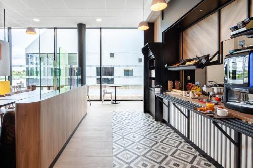 Food and beverages, B&B HOTEL Cergy Saint Christophe near Pontoise Airport Food and beverages, B&B HOTEL Cergy Saint Christophe near Pontoise Airport