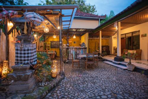 The Village Bed and Breakfast in Lovina Beach The Village Bed and Breakfast in Lovina Beach
