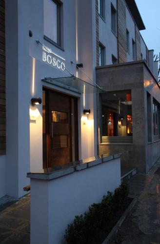 Entrance, Hotel Bosco in Kingston upon Thames Entrance, Hotel Bosco in Kingston upon Thames