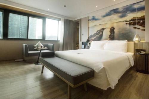 This photo about Atour Hotel (Shenzhen Nanshan Coastal City) shared on HyHotel.com