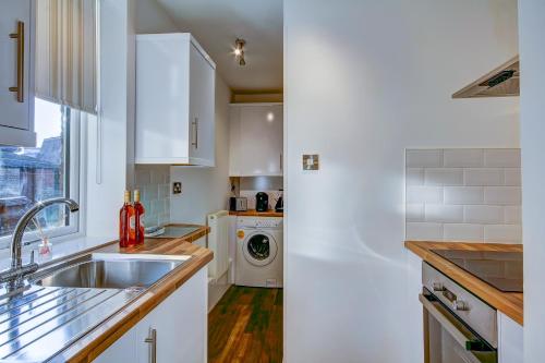 keuken, Tiffanys - Coorie Doon Stays in Prestwick keuken, Tiffanys - Coorie Doon Stays in Prestwick