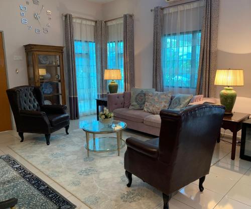 KLIA Transit Guesthouse with Airport Transfer Service