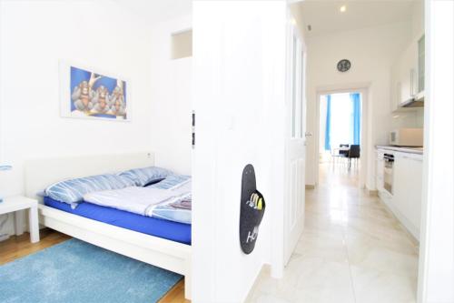 MARINE: Newly renovated 2nd district apartment