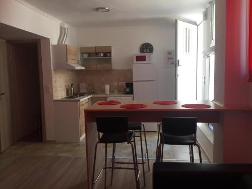 кухня, Loutraki Hostel in Лутракі кухня, Loutraki Hostel in Лутракі