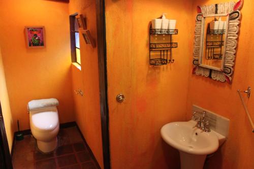Bathroom, Casa Hagan in Santa Cruz la Laguna Bathroom, Casa Hagan in Santa Cruz la Laguna